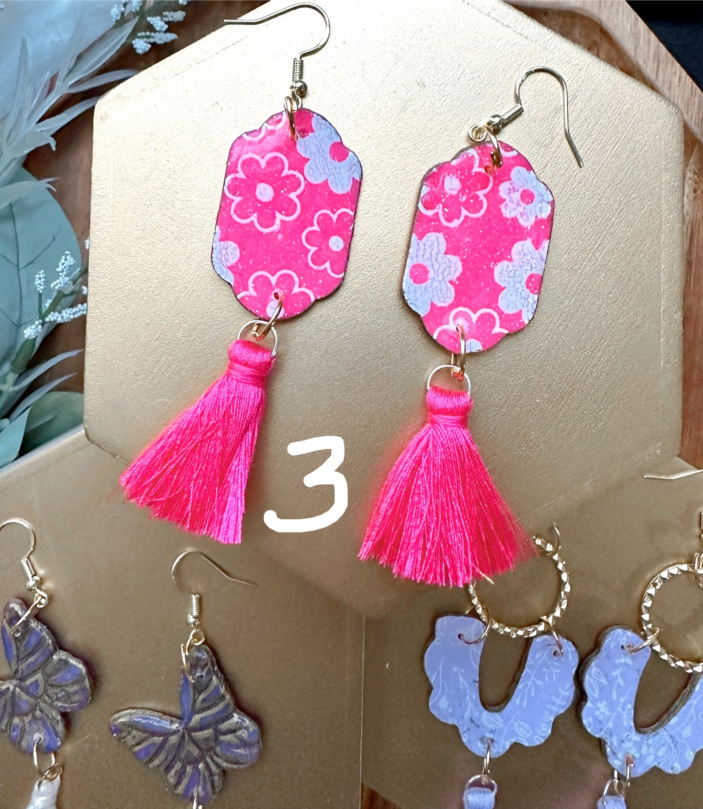 Lavender 🪻 and Hot Pink flower design dangles