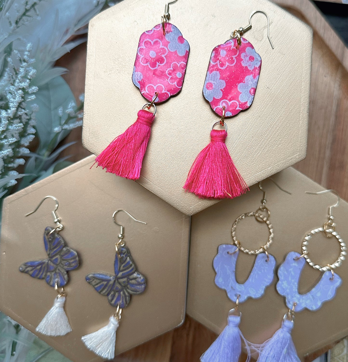 Lavender 🪻 and Hot Pink flower design dangles
