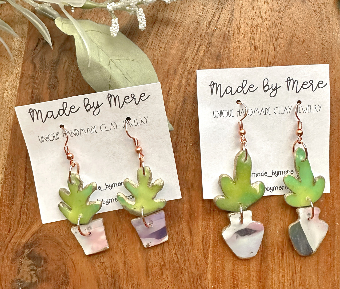 Marbled plant dangles