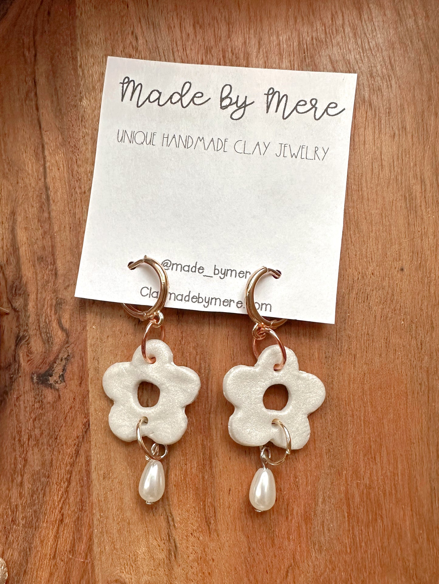Classy vibes: white/Opal flowers edition