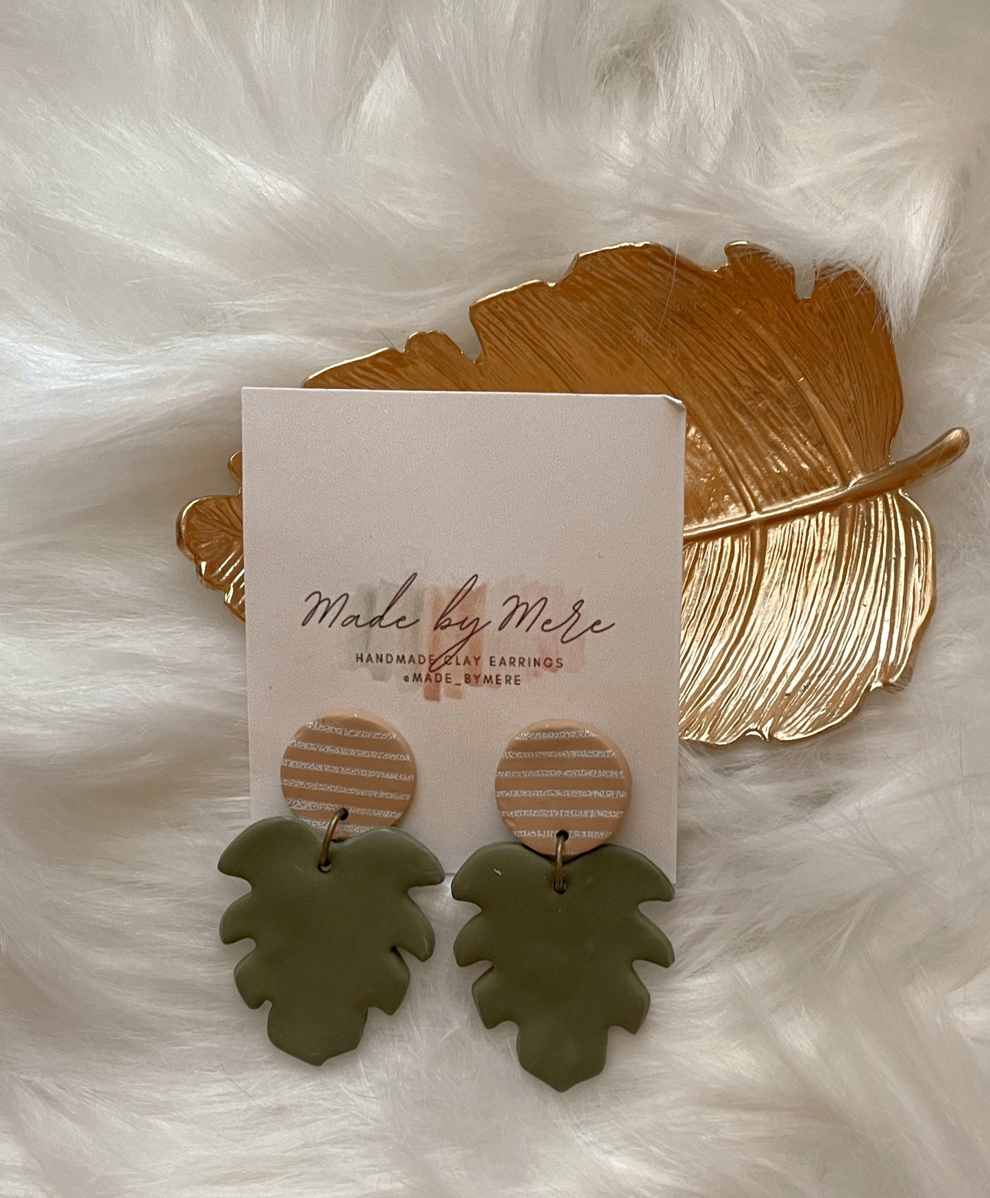 Monstera dangles