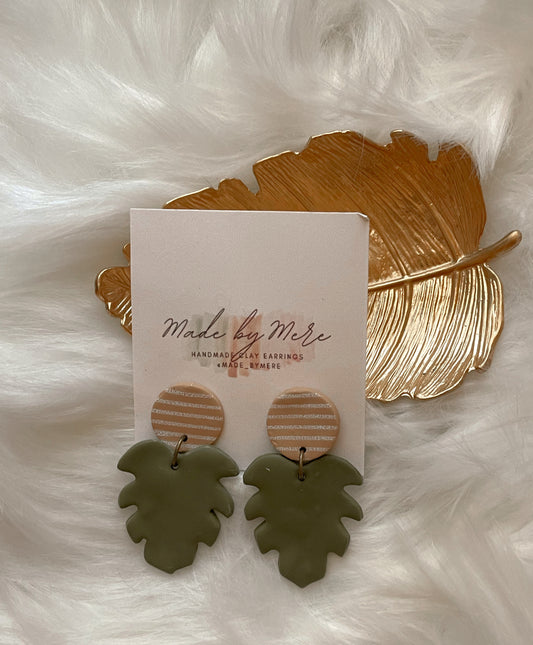 Monstera dangles