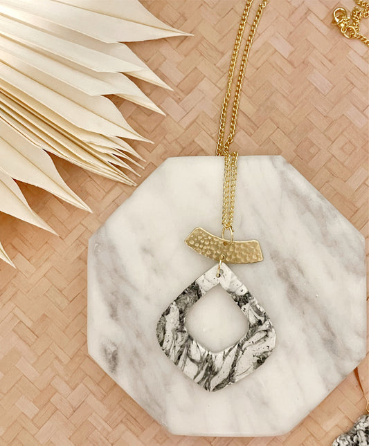 Black/white marble necklace