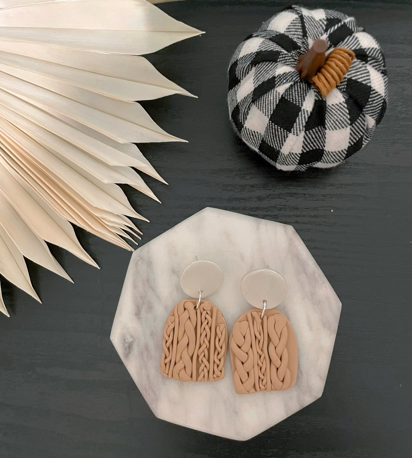 Sweater knit beige dangles